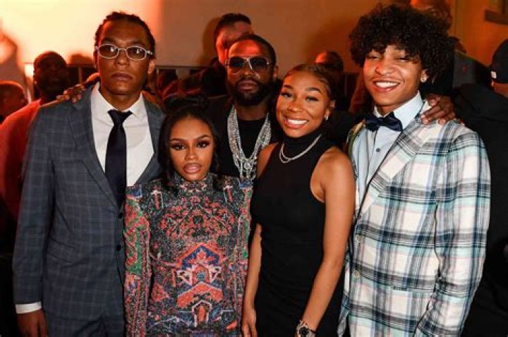 Exploring Floyd Mayweather's Children: Their Ages And More