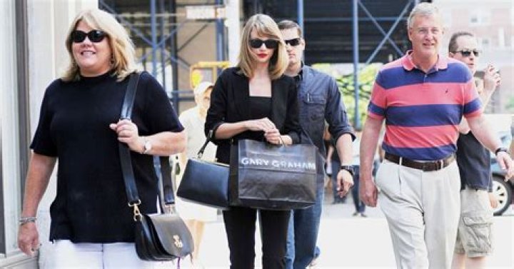 Is There A Chance That Taylor Swift's Parents Are Remarrying Each Other?