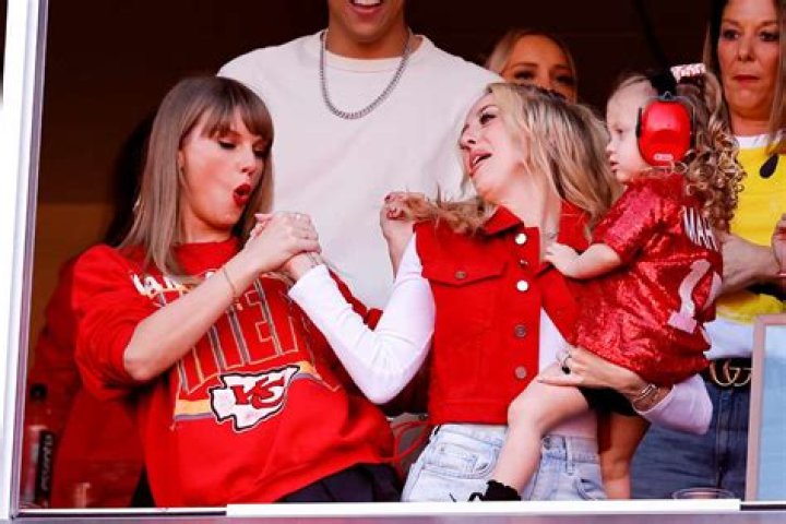 Taylor Swift: A Look Into Her Siblings And Parents