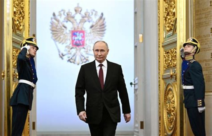 Unveiling The Height Of Vladimir Putin: How Tall Is He In Feet?